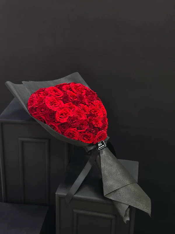 Heart of Passion: Red Roses Bouquet - Image 4