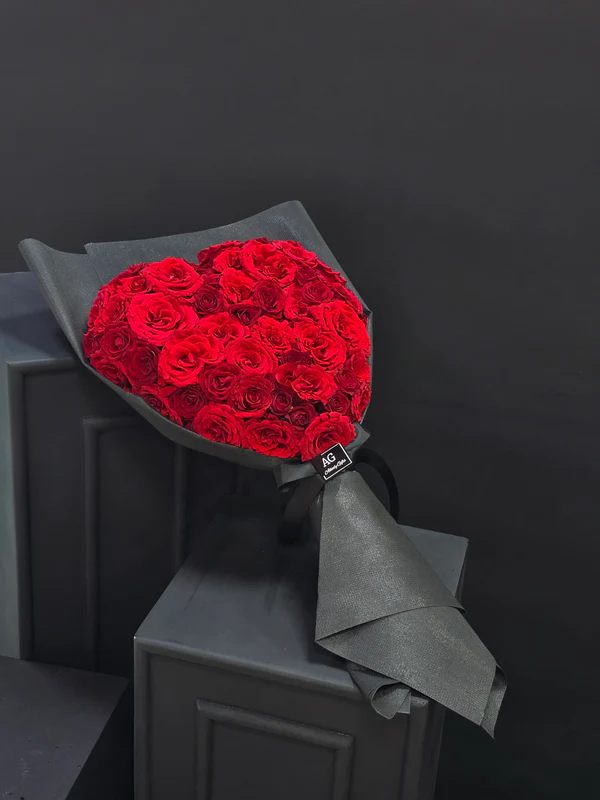Heart of Passion: Red Roses Bouquet - Image 3